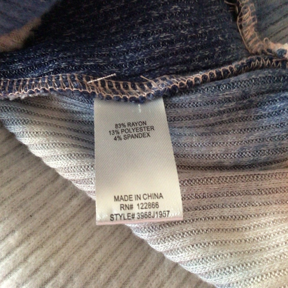 Status by Chenault Blue and Blush Tie Dye Puff Sleeve Pullover Top Medium - Picture 11 of 12